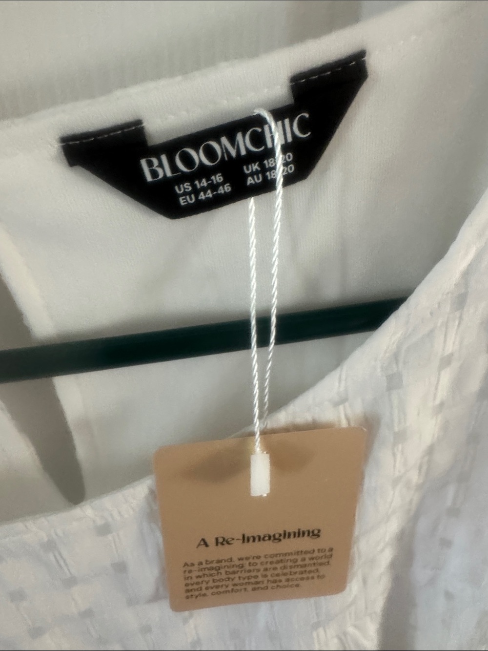 Bloomchic White Textured Flutter-Sleeve Top size 14/16 - Picture 2 of 3